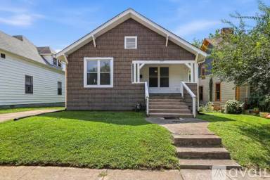 Main picture of 2418 Washington Ave