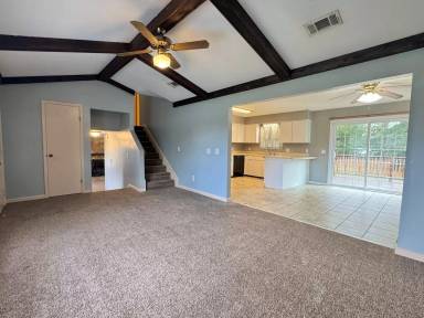 Main picture of 1024 Varnedoe St