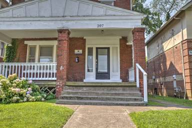 Main picture of 207 E Lane Ave