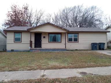 Main picture of 6376 N Main St
