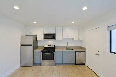 Main picture of 1277 W 23rd St