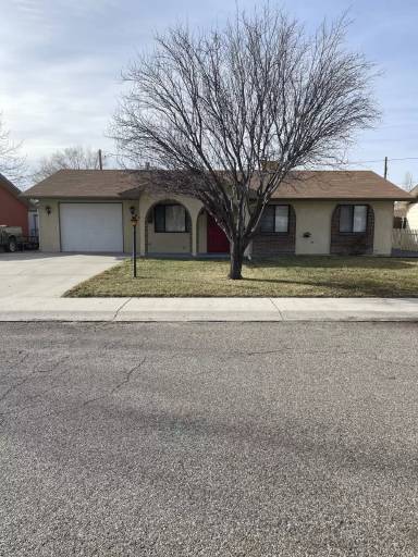Main picture of 557 Villa St