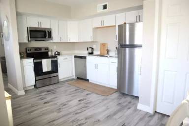 Main picture of 437 E Kelso St