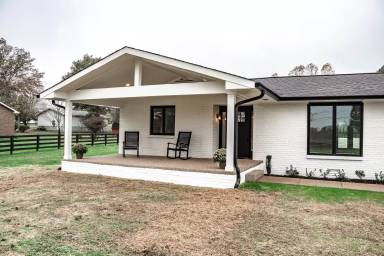 Main picture of 4014 Old Hillsboro Rd