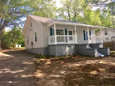 Main picture of 18 Dorsey Blvd