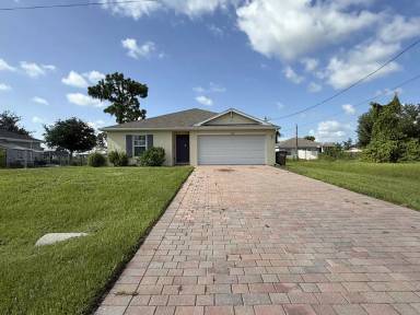 Main picture of 1108 NE 36th Ln