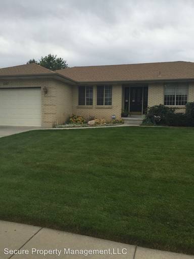 Main picture of 1367 Fairway Cir