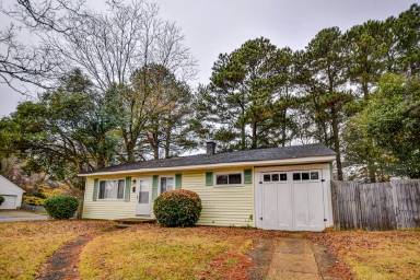 Main picture of 1401 River Oaks Dr