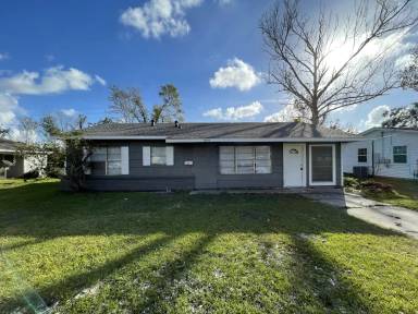 Main picture of 1304 Meadow Dr