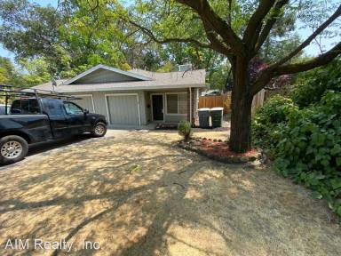 Main picture of 2806 S Whitney Blvd