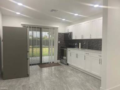 Main picture of 725 Elm Rd