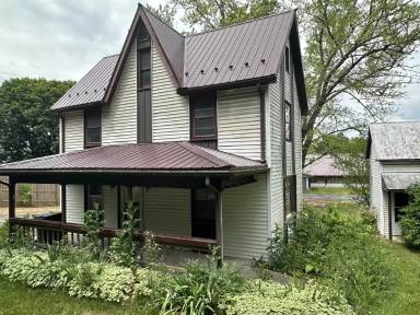 Main picture of 387 N Main St