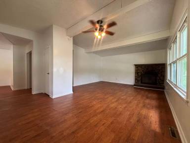 Main picture of 607 W Erie St