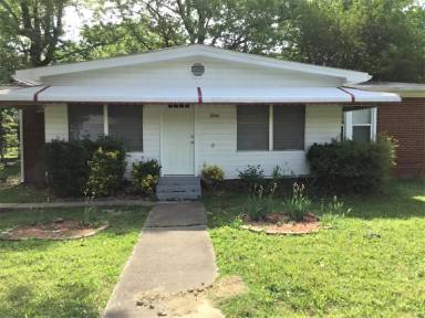 Main picture of 1800 S Holly St