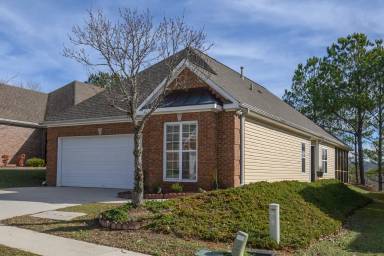 Main picture of 221 High Ridge Dr