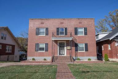Main picture of 1628 W Main St