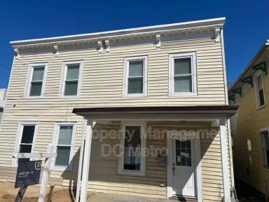 Main picture of 1348 U St SE