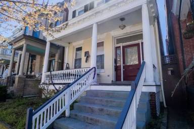 Main picture of 2215 W Grace St