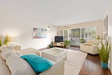 Main picture of 2352 Torrey Pines Rd