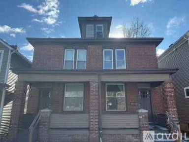 Main picture of 687 E Columbus St