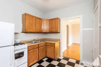 Main picture of 3933 N Janssen Ave