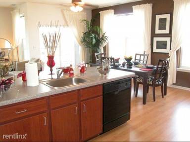 Main picture of 1303 Yale Pl