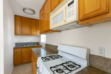 Main picture of 3838 Superior St