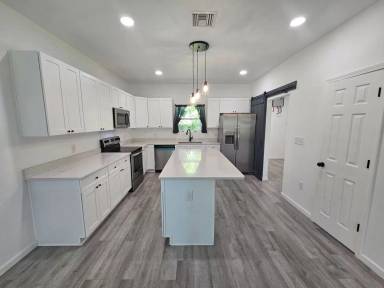 Main picture of 3104 W 20th Ct