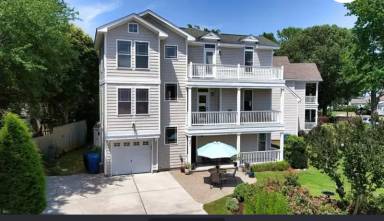 Main picture of 401 Grace Ave