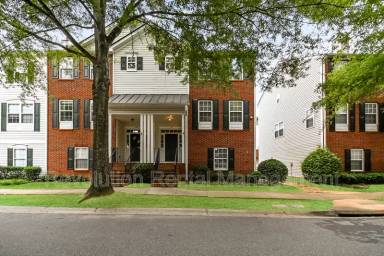 Main picture of 204 Village Square Dr