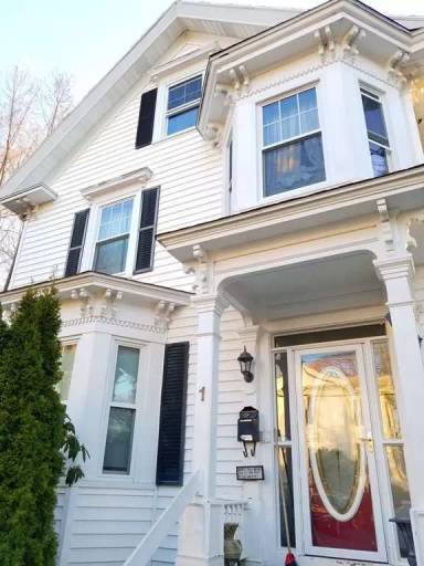Main picture of 1 Highland St