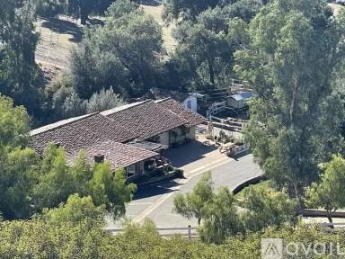 Main picture of 40500 Avenida La Cresta