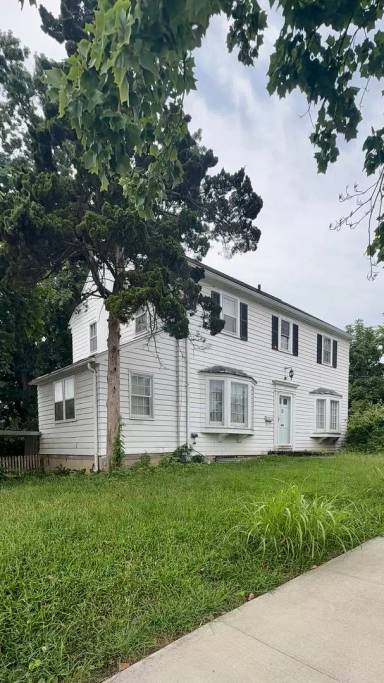 Main picture of 101 W 17th St