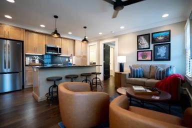 Main picture of 2030 W Trade St