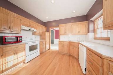 Main picture of 11738 Garnett St