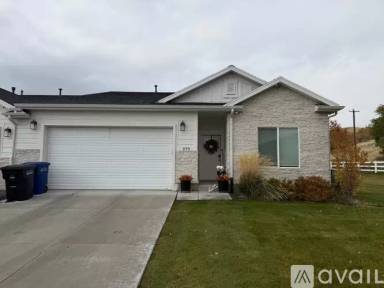 Main picture of 695 E Vista Loop