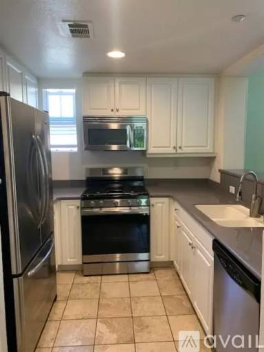 Main picture of 867 Compass Way
