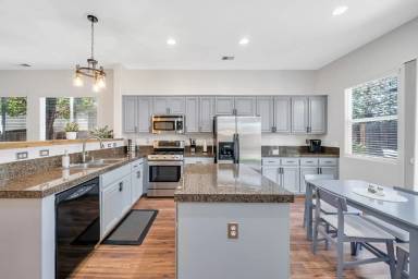 Main picture of 10577 Eagle Falls Way