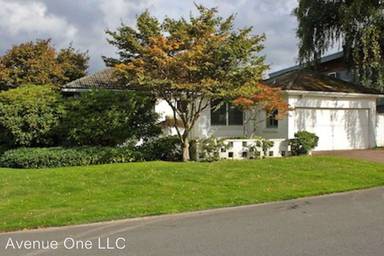 Main picture of 8060 Ridge Dr NE