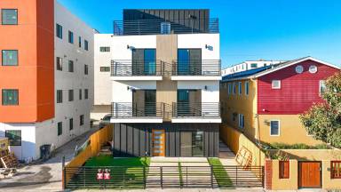Main picture of 1359 W 35th Pl