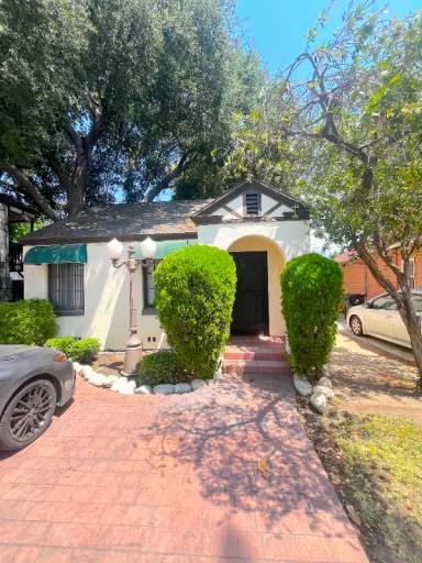 Main picture of 113 W G St