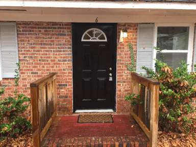 Main picture of 6 Maple Ln