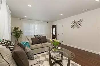 Main picture of 2739 Magnolia Ave