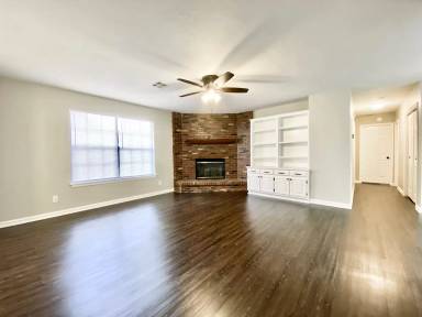 Main picture of 1915 W 61st Pl