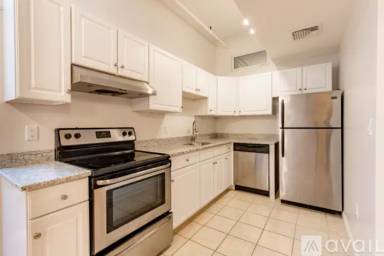 Main picture of 282 Derby St