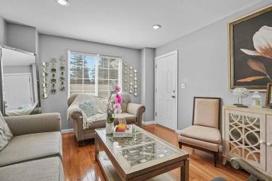 Main picture of 8 Tappan St