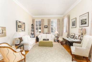 Main picture of 151 Wentworth St