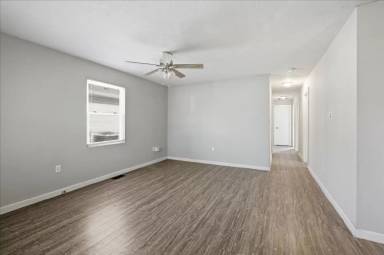 Main picture of 2819 N Gladstone Ave