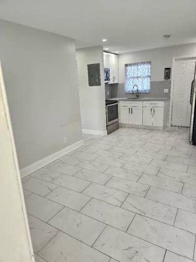 Main picture of 303 S Broadway