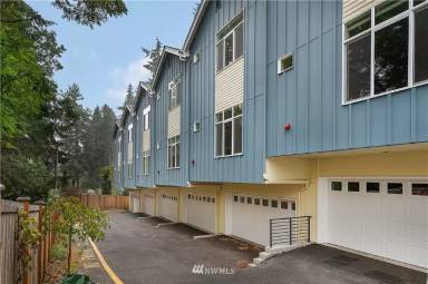 Main picture of 409 NE 155th St